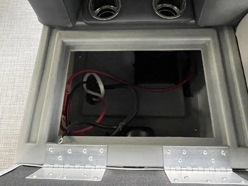 Slide: The Image of Bentley Pontoons LE 180 3 POINT 2025 - 17