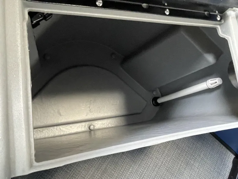 Slide: The Image of Bentley Pontoons LE 180 3 POINT 2025 - 18