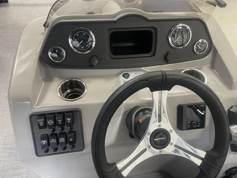 Slide: The Image of Bentley Pontoons LE 180 3 POINT 2025 - 19