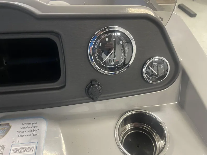 Slide: The Image of Bentley Pontoons LE 180 3 POINT 2025 - 20