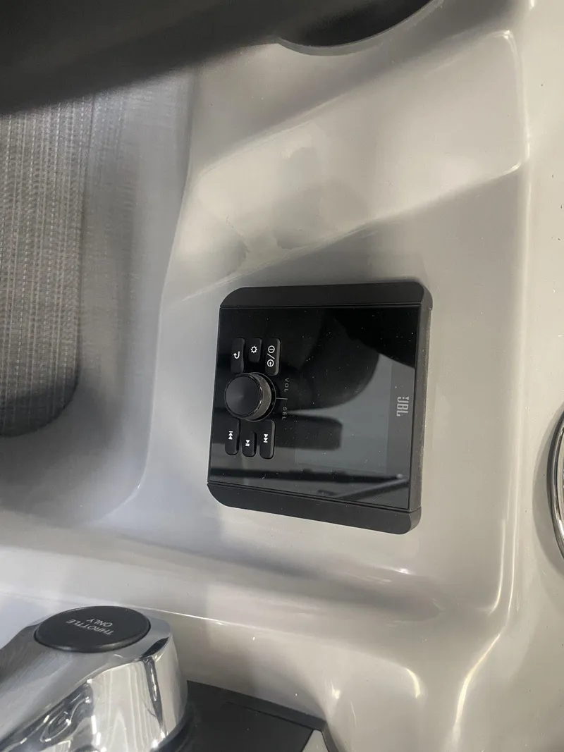 Slide: The Image of Bentley Pontoons LE 180 3 POINT 2025 - 21