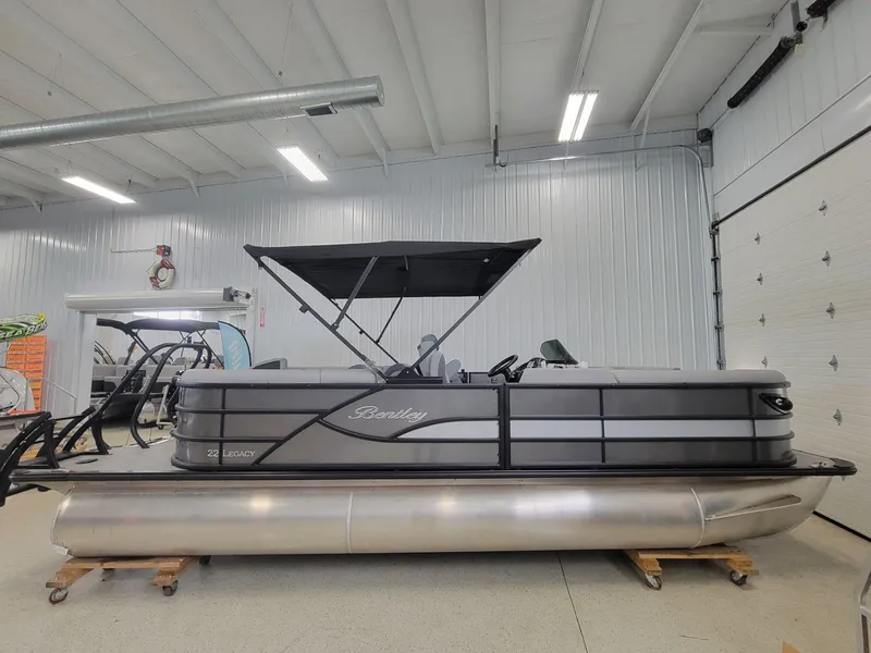 The Image of Bentley Pontoons Legacy 220 Navigator 2025 - 1