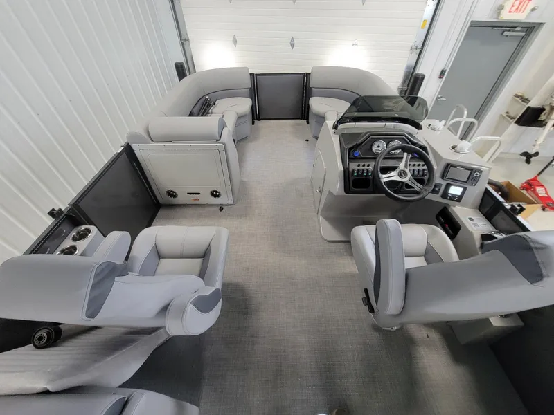 Slide: The Image of Bentley Pontoons Legacy 220 Navigator 2025 - 10