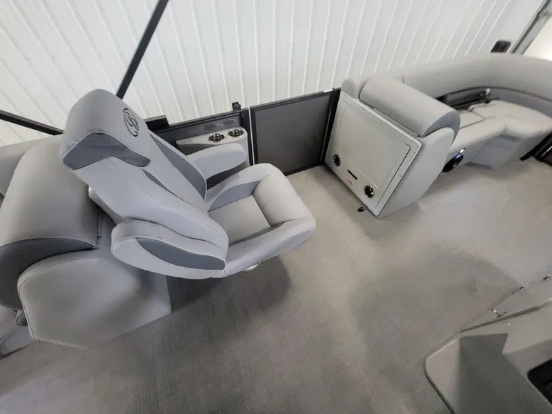 Slide: The Image of Bentley Pontoons Legacy 220 Navigator 2025 - 11