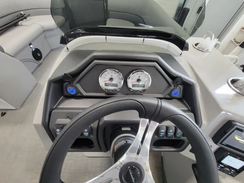 Slide: The Image of Bentley Pontoons Legacy 220 Navigator 2025 - 16