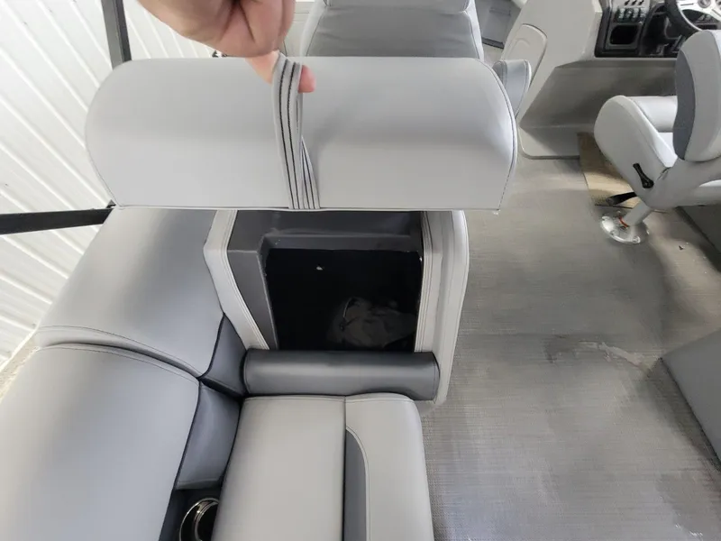 Slide: The Image of Bentley Pontoons Legacy 220 Navigator 2025 - 20