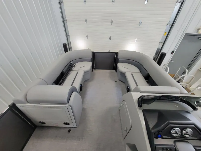 Slide: The Image of Bentley Pontoons Legacy 220 Navigator 2025 - 23