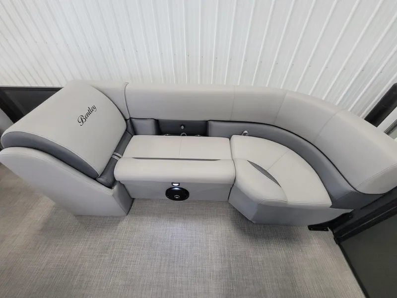 Slide: The Image of Bentley Pontoons Legacy 220 Navigator 2025 - 25