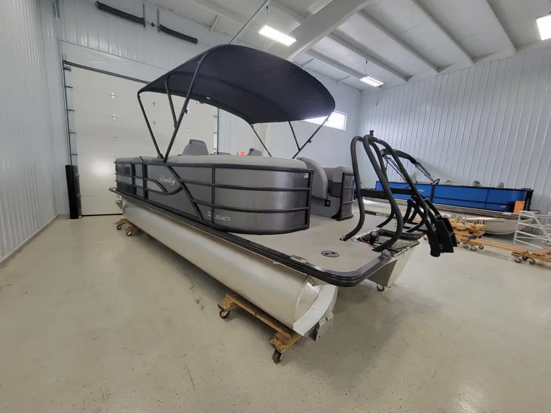 Slide: The Image of Bentley Pontoons Legacy 220 Navigator 2025 - 4