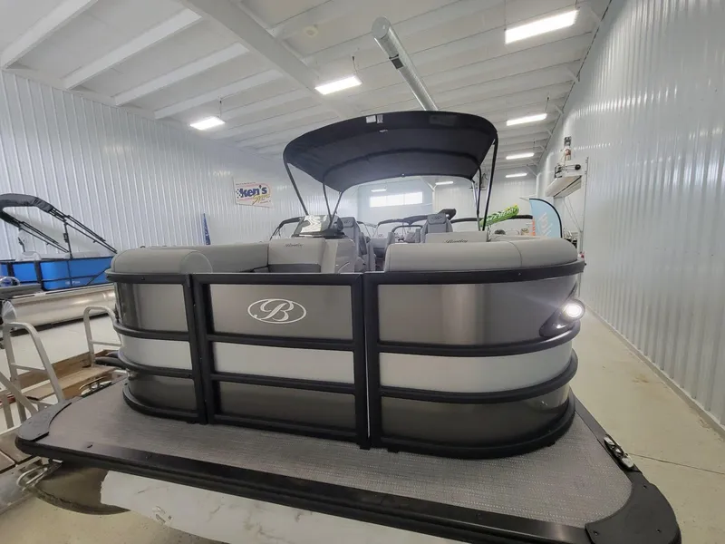 Slide: The Image of Bentley Pontoons Legacy 220 Navigator 2025 - 6