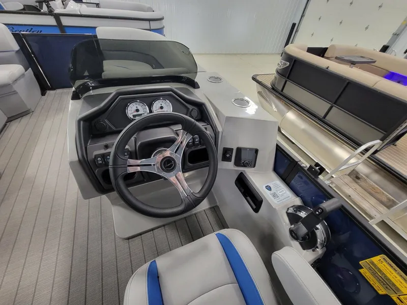 Slide: The Image of Bentley Pontoons Legacy 220 Swingback 2025 - 11