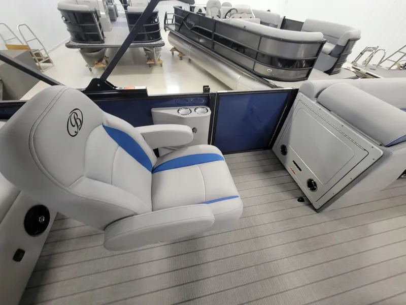 Slide: The Image of Bentley Pontoons Legacy 220 Swingback 2025 - 12