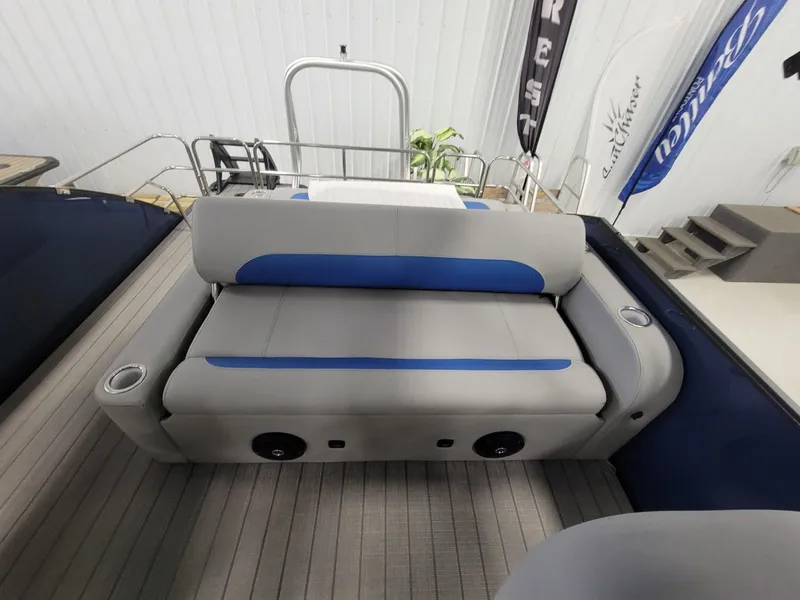 Slide: The Image of Bentley Pontoons Legacy 220 Swingback 2025 - 14