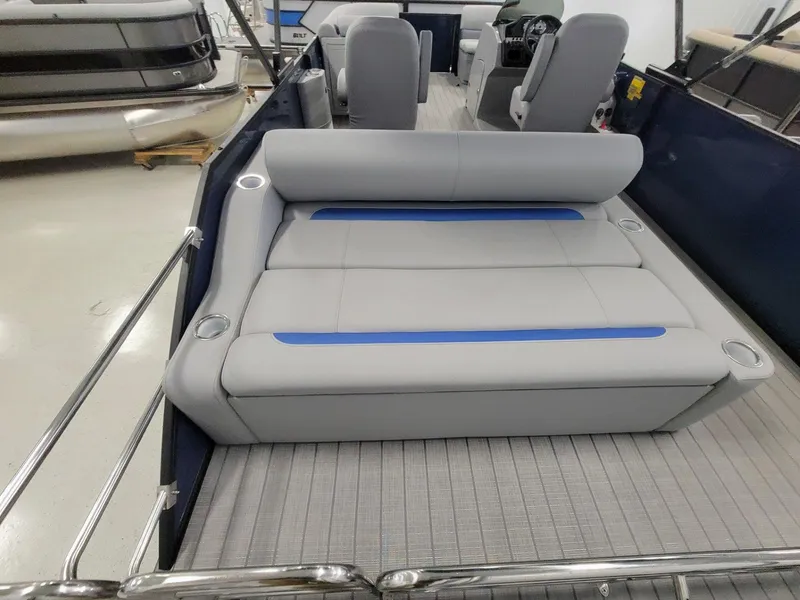 Slide: The Image of Bentley Pontoons Legacy 220 Swingback 2025 - 16
