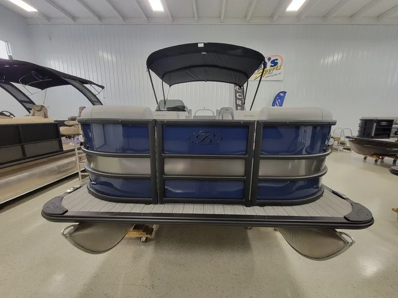Slide: The Image of Bentley Pontoons Legacy 220 Swingback 2025 - 3