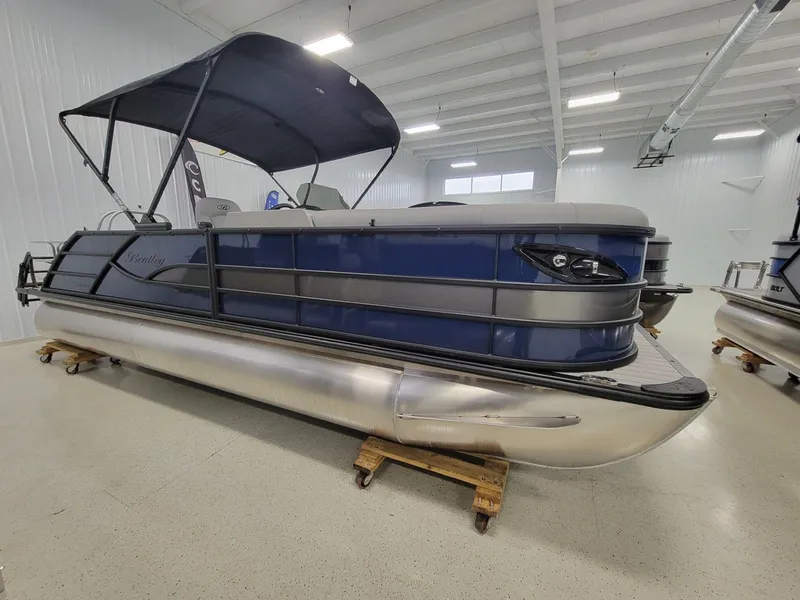 Slide: The Image of Bentley Pontoons Legacy 220 Swingback 2025 - 4