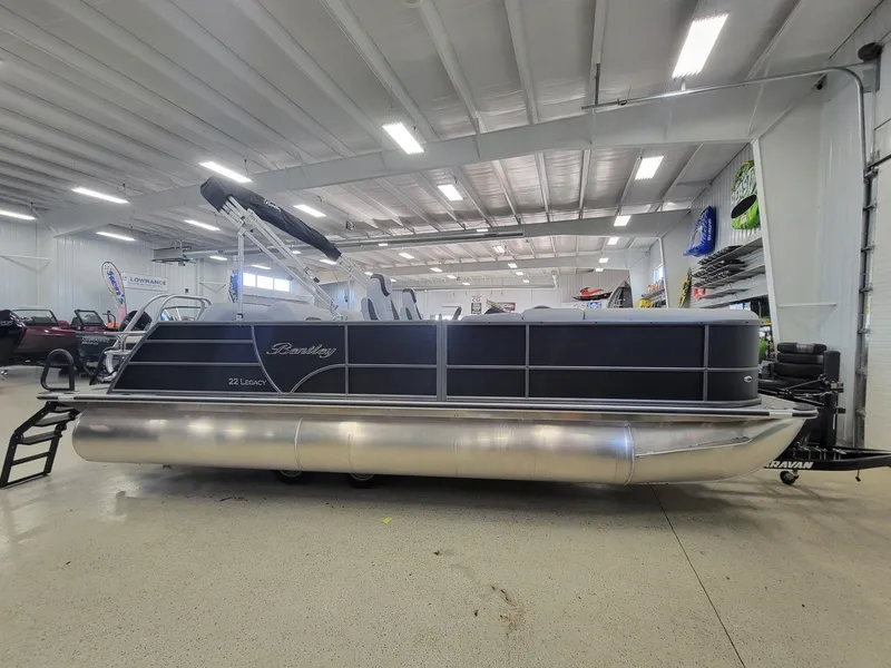 The Image of Bentley Pontoons 220 LEGACY QSB(QUAD SWINGBACK) 2024 - 1