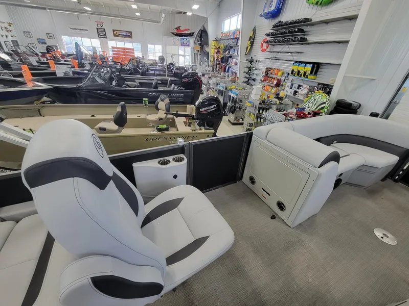 Slide: The Image of Bentley Pontoons 220 LEGACY QSB(QUAD SWINGBACK) 2024 - 15