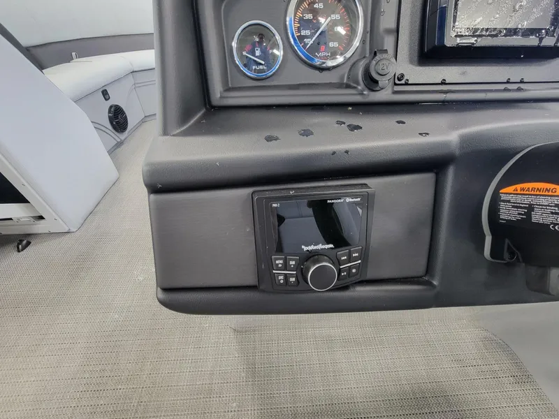 Slide: The Image of Bentley Pontoons 220 LEGACY QSB(QUAD SWINGBACK) 2024 - 19