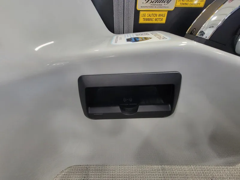 Slide: The Image of Bentley Pontoons 220 LEGACY QSB(QUAD SWINGBACK) 2024 - 20