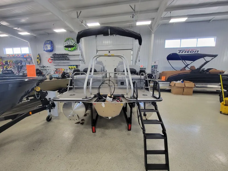 Slide: The Image of Bentley Pontoons 220 LEGACY QSB(QUAD SWINGBACK) 2024 - 3