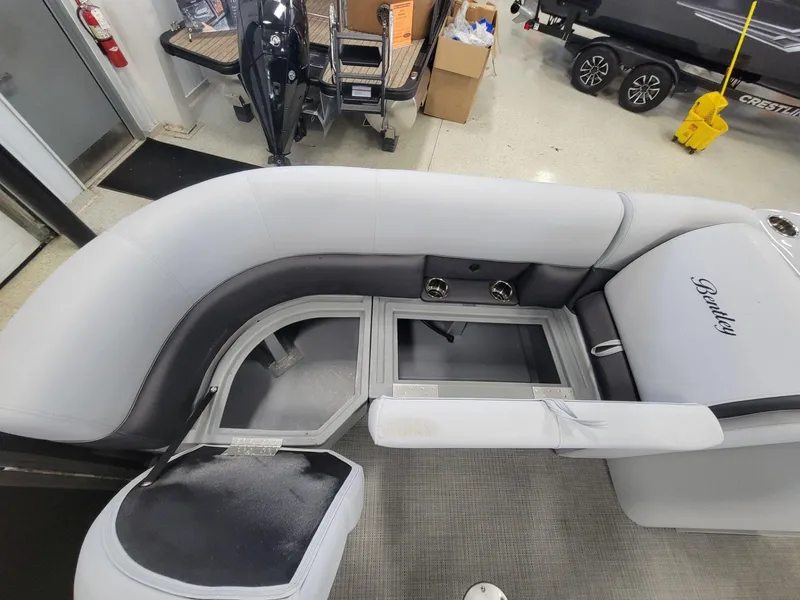 Slide: The Image of Bentley Pontoons 220 LEGACY QSB(QUAD SWINGBACK) 2024 - 9