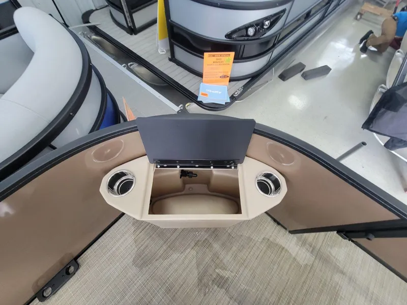 Slide: The Image of Bentley Pontoons FISH 200 CW 2025 - 12