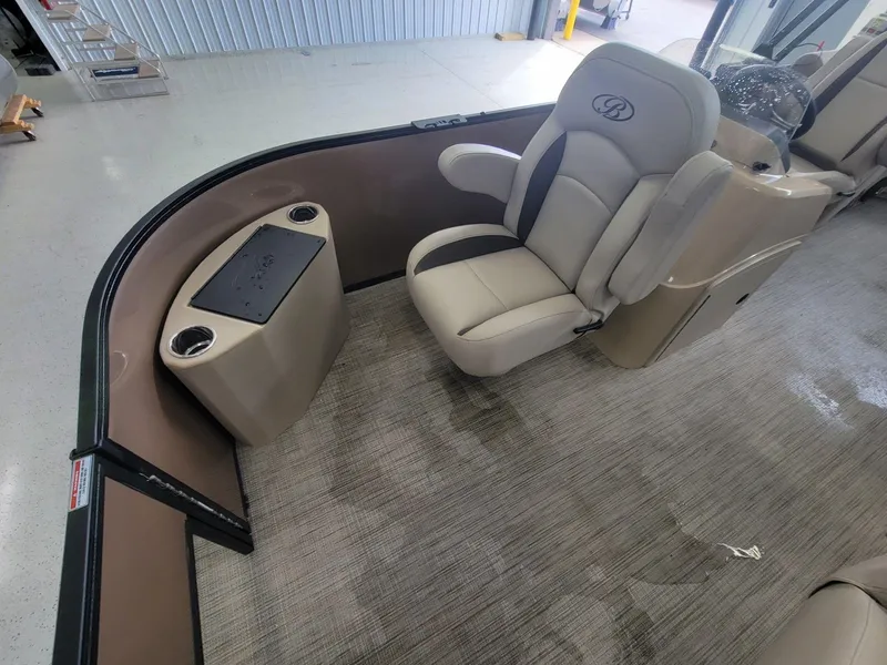 Slide: The Image of Bentley Pontoons FISH 200 CW 2025 - 13
