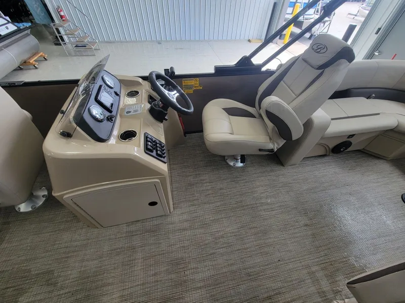 Slide: The Image of Bentley Pontoons FISH 200 CW 2025 - 15