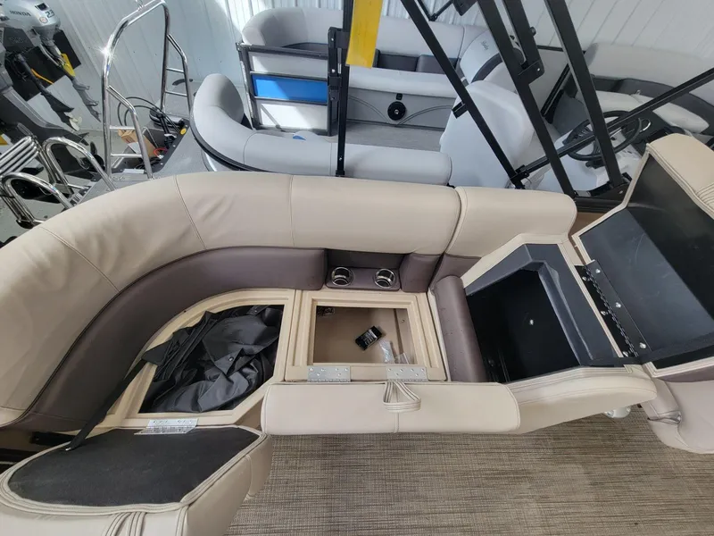 Slide: The Image of Bentley Pontoons FISH 200 CW 2025 - 6
