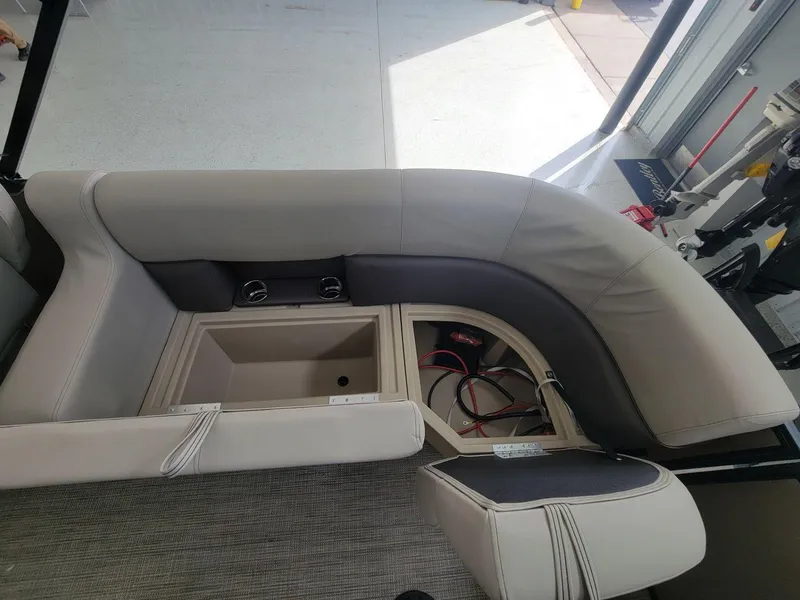 Slide: The Image of Bentley Pontoons FISH 200 CW 2025 - 8