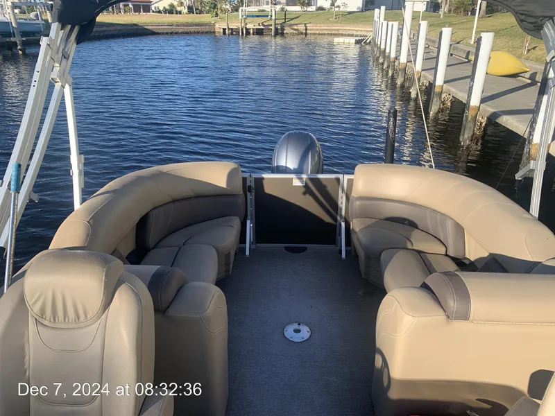 Slide: The Image of Interior of 2021 Sylvan Mirage 8522 LZ boat with storage compartment and rope. - 21