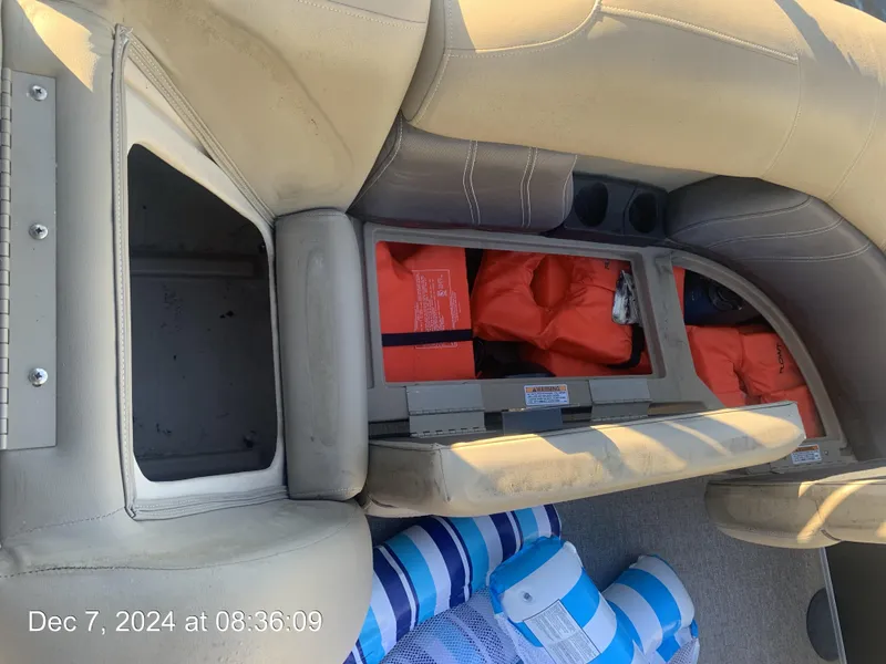 Slide: The Image of Battery compartment of 2021 Sylvan Mirage 8522 LZ pontoon boat with wiring. - 28