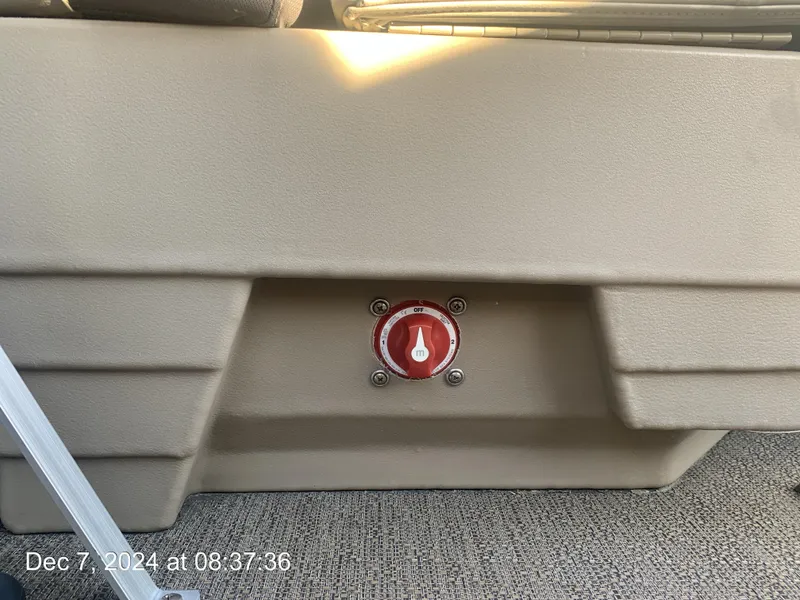 Slide: The Image of 2021 Sylvan Mirage 8522 LZ pontoon boat docked, covered console, sunny day. - 31