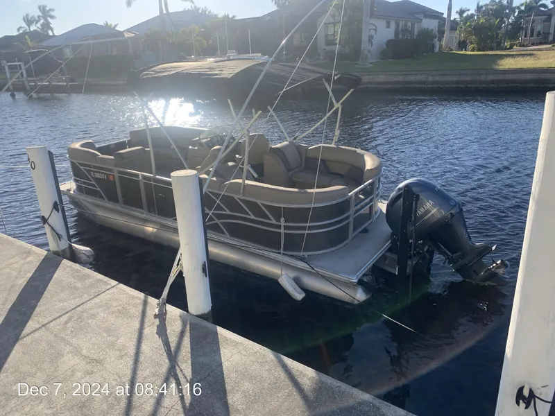 Slide: The Image of 2021 Sylvan Mirage 8522 LZ pontoon boat docked on a sunny day. - 5