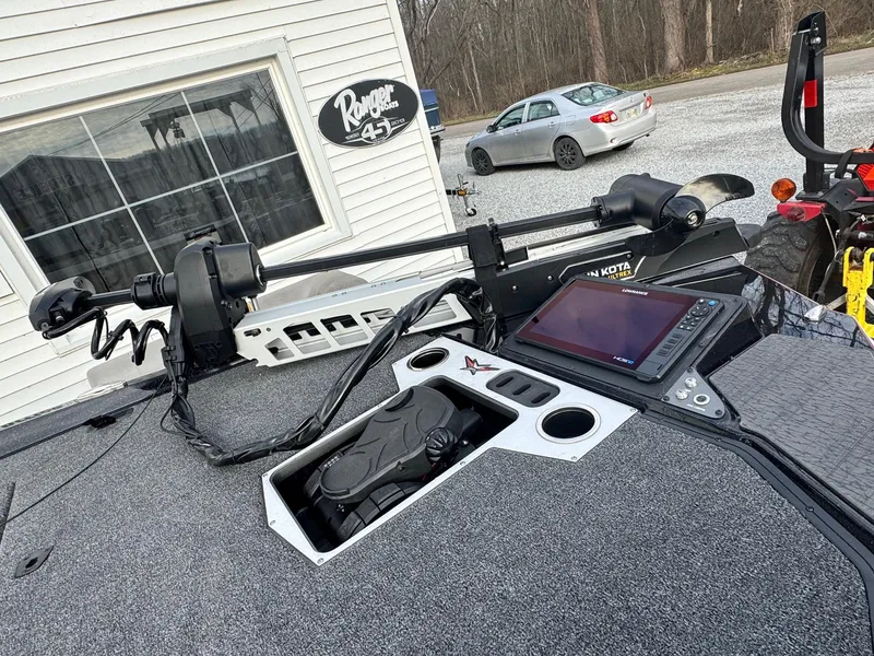 Slide: The Image of 2025 Vexus VXS21 boat deck with advanced navigation system and trolling motor. - 7