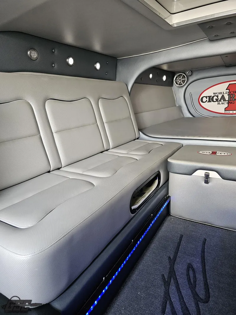 Slide: The Image of Cigarette 39' Top Gun Unlimited 2012 - 69