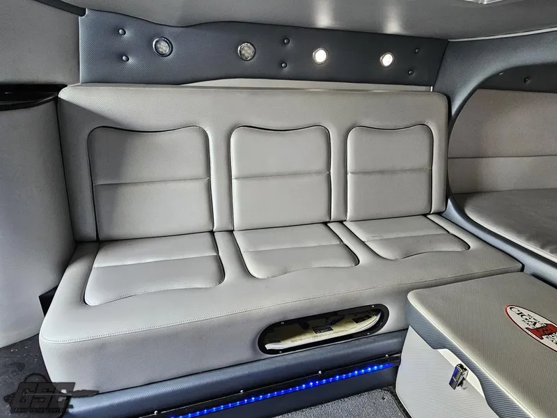 Slide: The Image of Cigarette 39' Top Gun Unlimited 2012 - 70