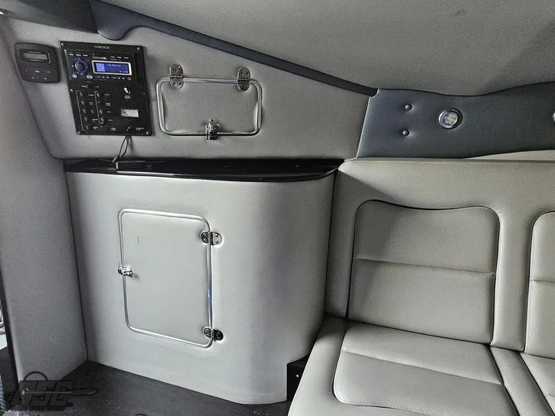 Slide: The Image of Cigarette 39' Top Gun Unlimited 2012 - 75