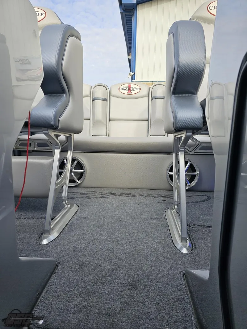 Slide: The Image of Cigarette 39' Top Gun Unlimited 2012 - 79