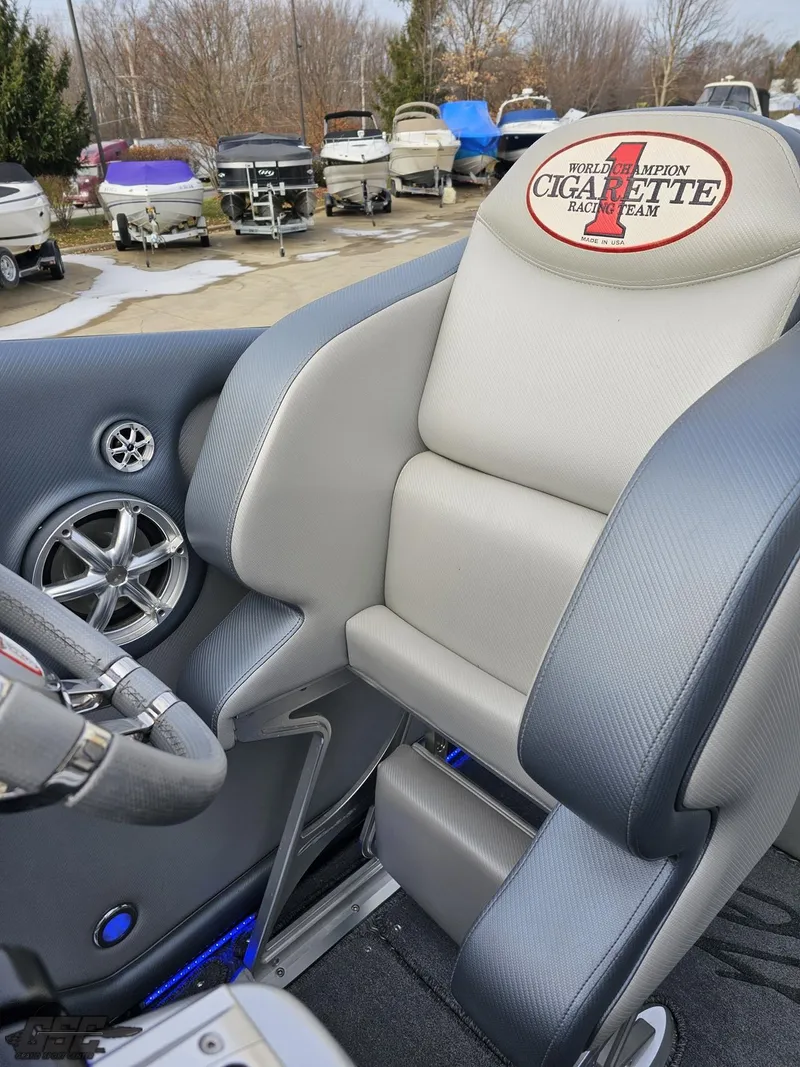 Slide: The Image of Cigarette 39' Top Gun Unlimited 2012 - 81