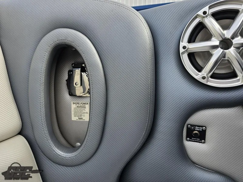 Slide: The Image of Cigarette 39' Top Gun Unlimited 2012 - 88