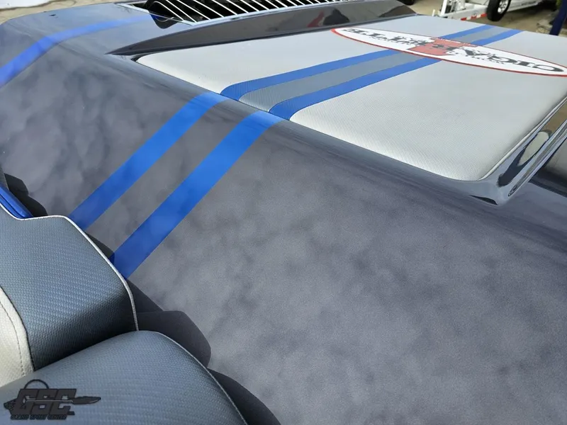 Slide: The Image of Cigarette 39' Top Gun Unlimited 2012 - 91