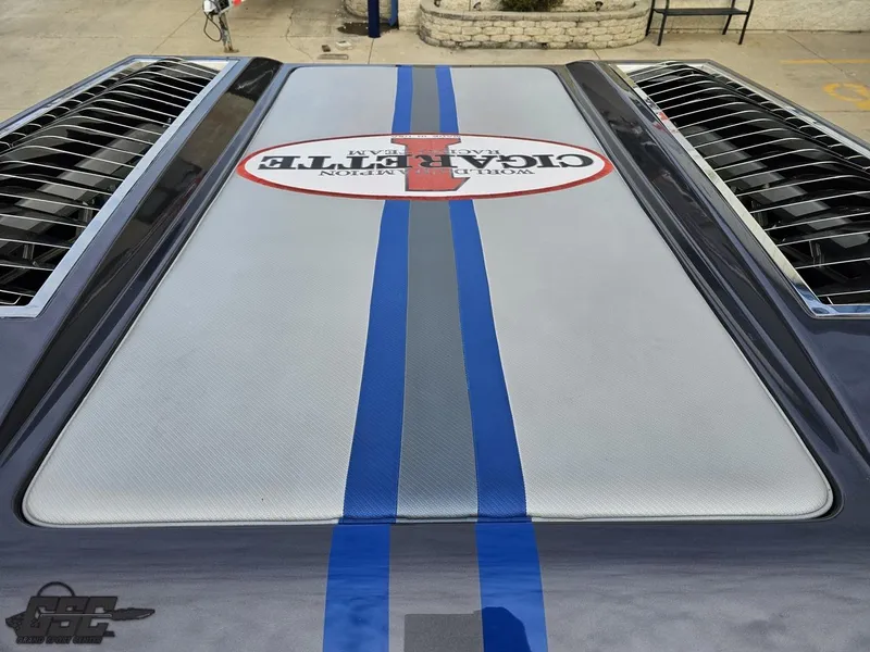 Slide: The Image of Cigarette 39' Top Gun Unlimited 2012 - 92