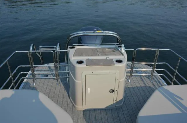 Slide: The Image of Starcraft CX 23 RL Tritoon WITH 250 XL MERCURY 2023 - 17