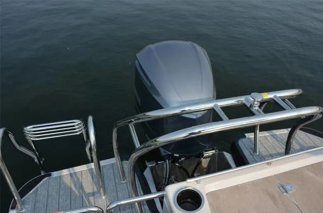 Slide: The Image of Starcraft CX 23 RL Tritoon WITH 250 XL MERCURY 2023 - 18