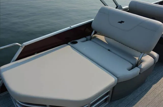 Slide: The Image of Starcraft CX 23 RL Tritoon WITH 250 XL MERCURY 2023 - 20