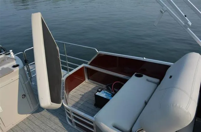 Slide: The Image of Starcraft CX 23 RL Tritoon WITH 250 XL MERCURY 2023 - 21