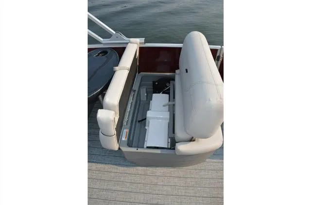 Slide: The Image of Starcraft CX 23 RL Tritoon WITH 250 XL MERCURY 2023 - 23