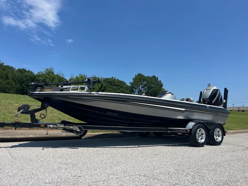 The Image of Champion 210 Elite 2009 boat on trailer, sunny day. - 0